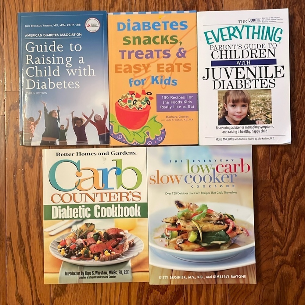 Lot of 5 books related to Diabetes diet information / cookbook Type One Juvenile